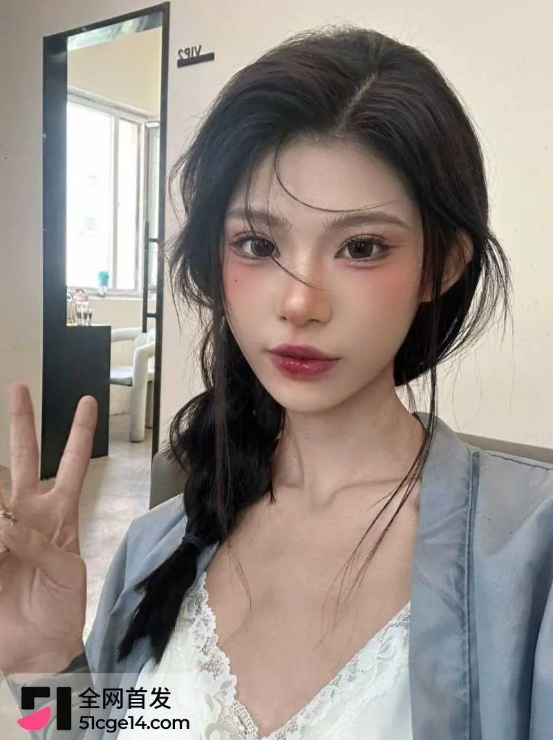 那些年操过的咯咯哒 重庆纹身婊 艾琳 妈生网红脸配黑鲍鱼反差超大！ 图2