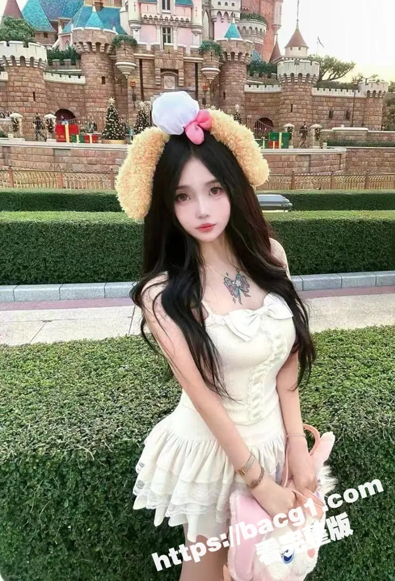 高校大三美女学生 小美 舍友不在全裸露出自慰给兄弟们看 舍友回来会不会闻到淫水的骚味呢? 图2
