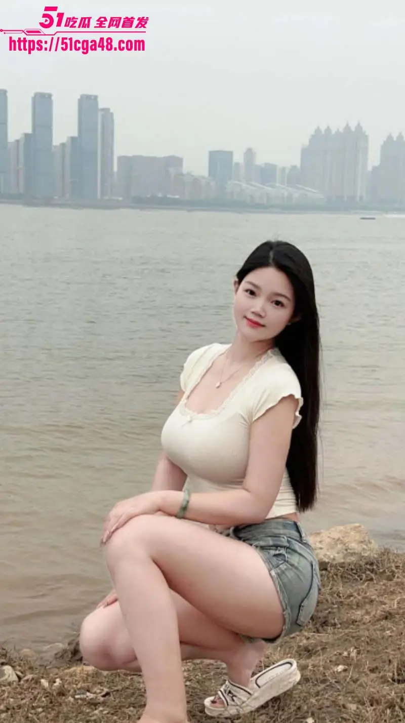 重庆国企销售 余丽娇 被领导PUA洗脑 为公司献身侍奉国外客户 多人运动被前后夹击! 图2