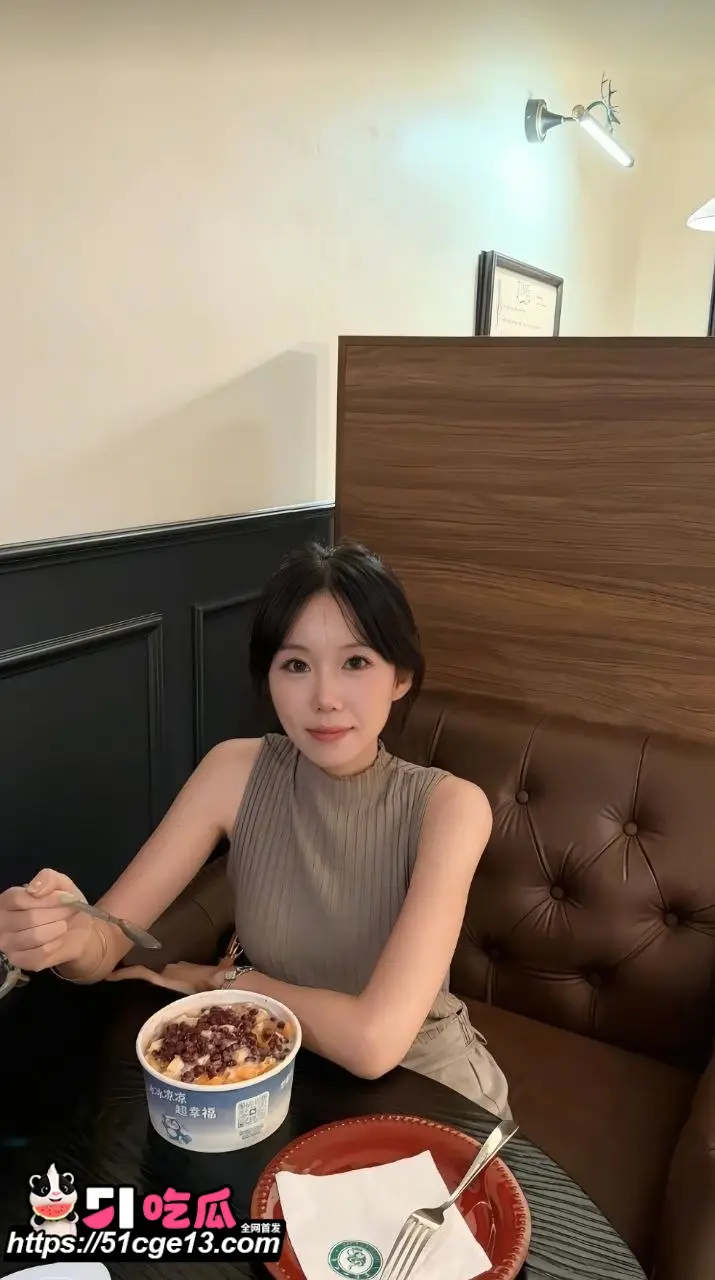 辽宁锦州反差骚女 黄戴妮 私密视频 胶带捆绑被单男调教 口活一流被男友猛操到失神 图2