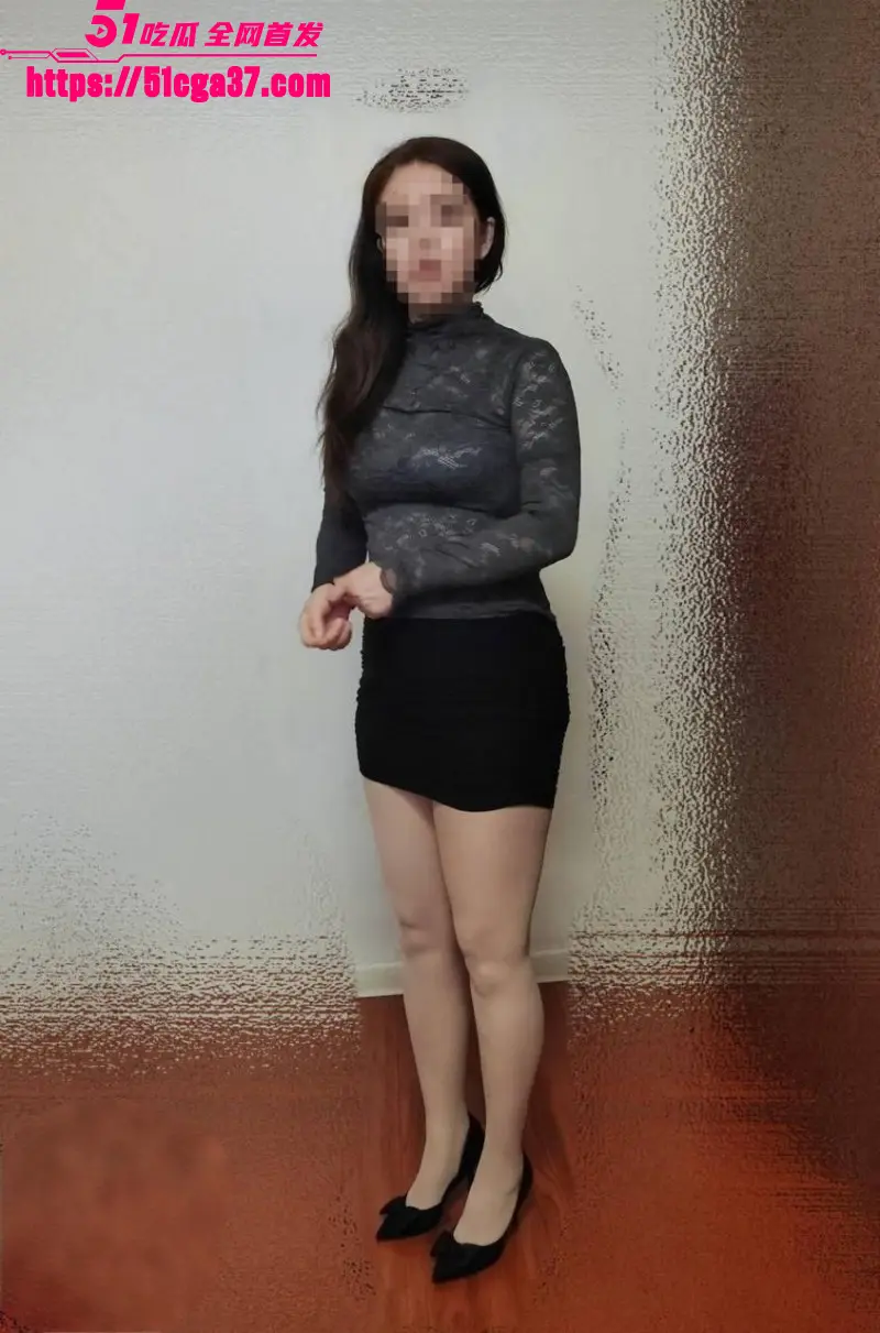 乱伦大神 熟控大胖 跑到朋友家狂操他公务员美妈 肉丝高跟迎合抽插 浓精灌满骚穴! 图2