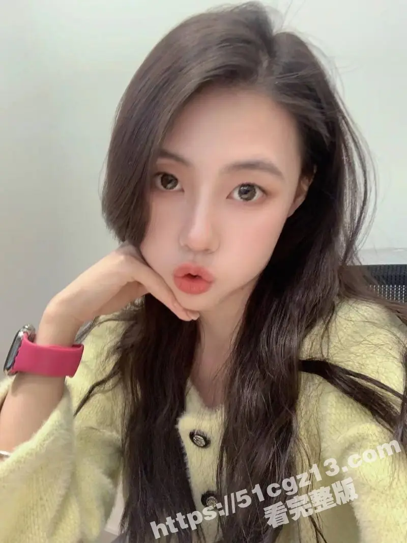 成都成华区反差骚母狗 肖仕燕 与炮友裸聊自慰视频泄密 一线天骚穴被假屌抽插的淫水四溢 图2