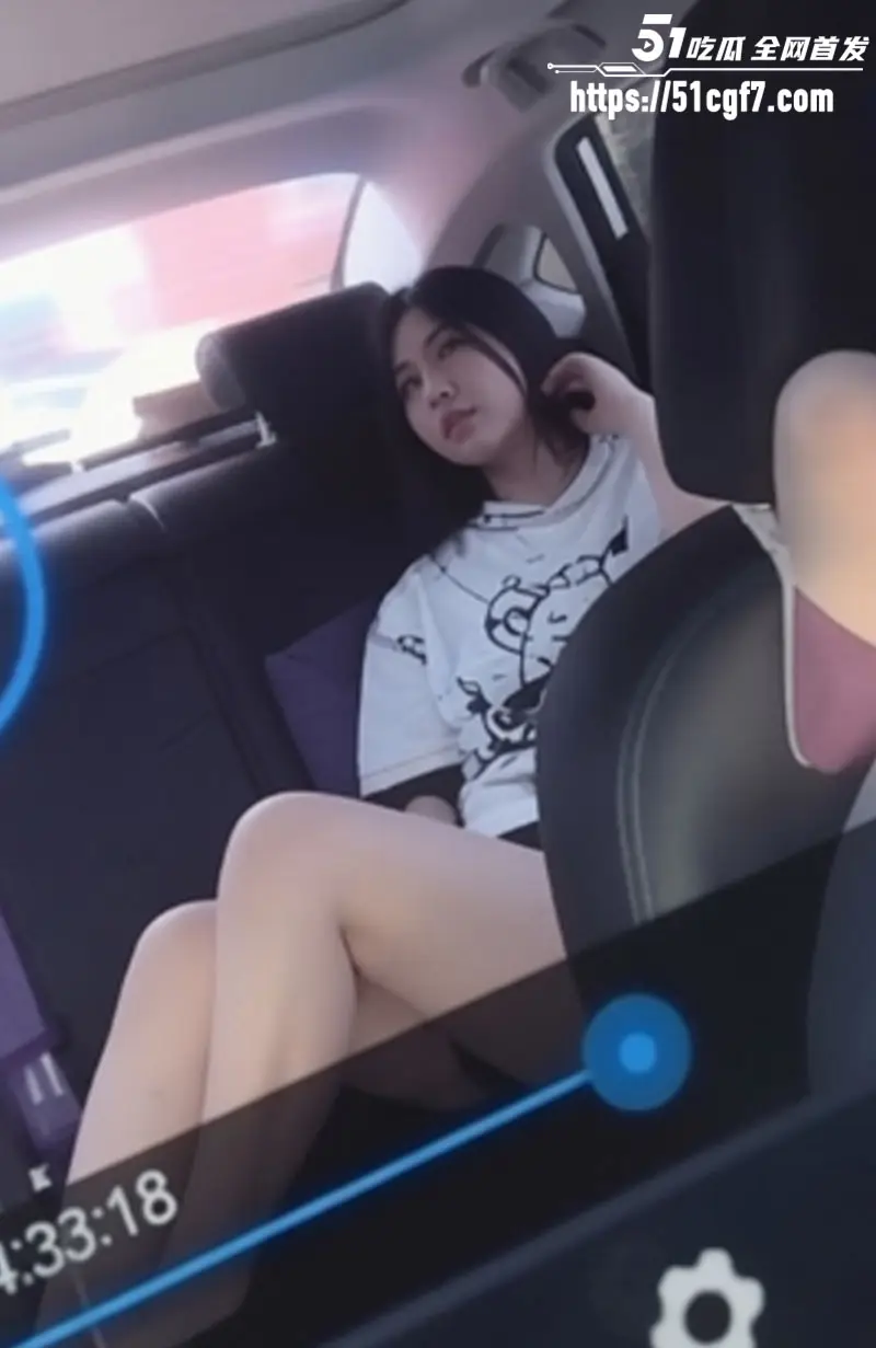 网约车自慰事件 女乘客逼痒难耐掰穴自慰 司机都看傻眼了 图5