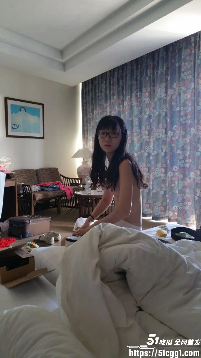 极品清纯校花 宋晓云 性爱视频流出 情趣装跪床掰穴求操 吞精颜射秒变泄欲肉便器! 图4