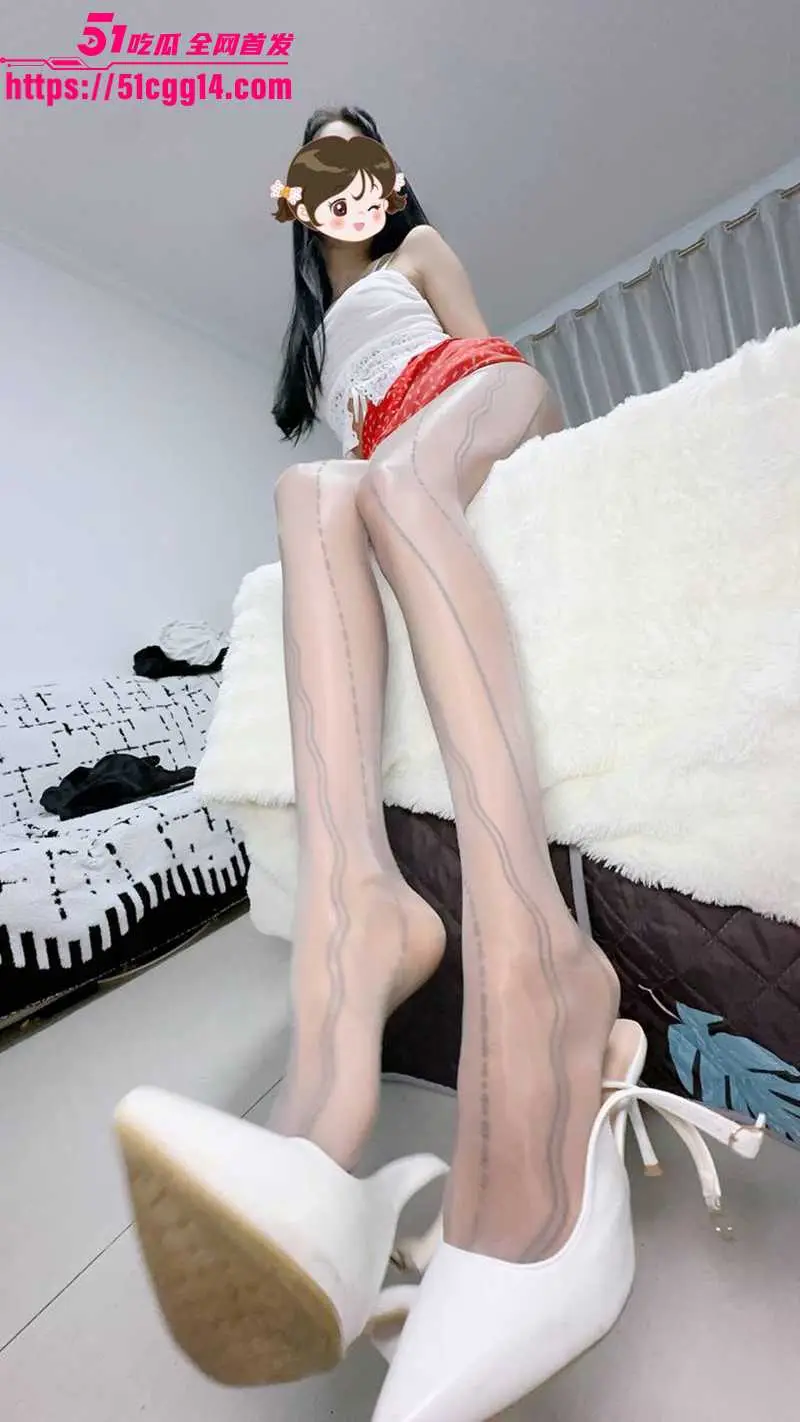 51原创小姨子的秘密 姐夫狂舔小姨子的大鲍鱼 在桌子上暴力抽插 浓精射满骚穴! 图3