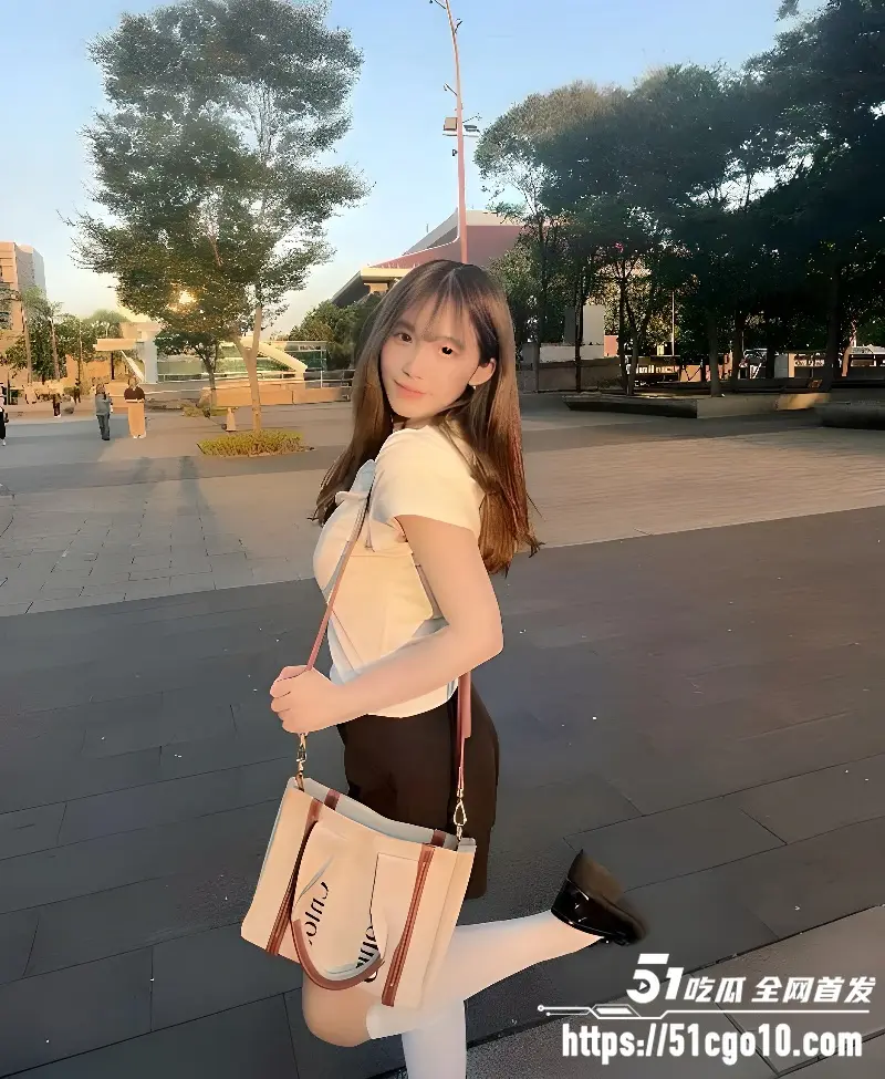 台湾童颜嫩妹 私密视频 巨乳白嫩骚穴肥美 被男友暴力后入狠肏尝尽滋味！ 图1