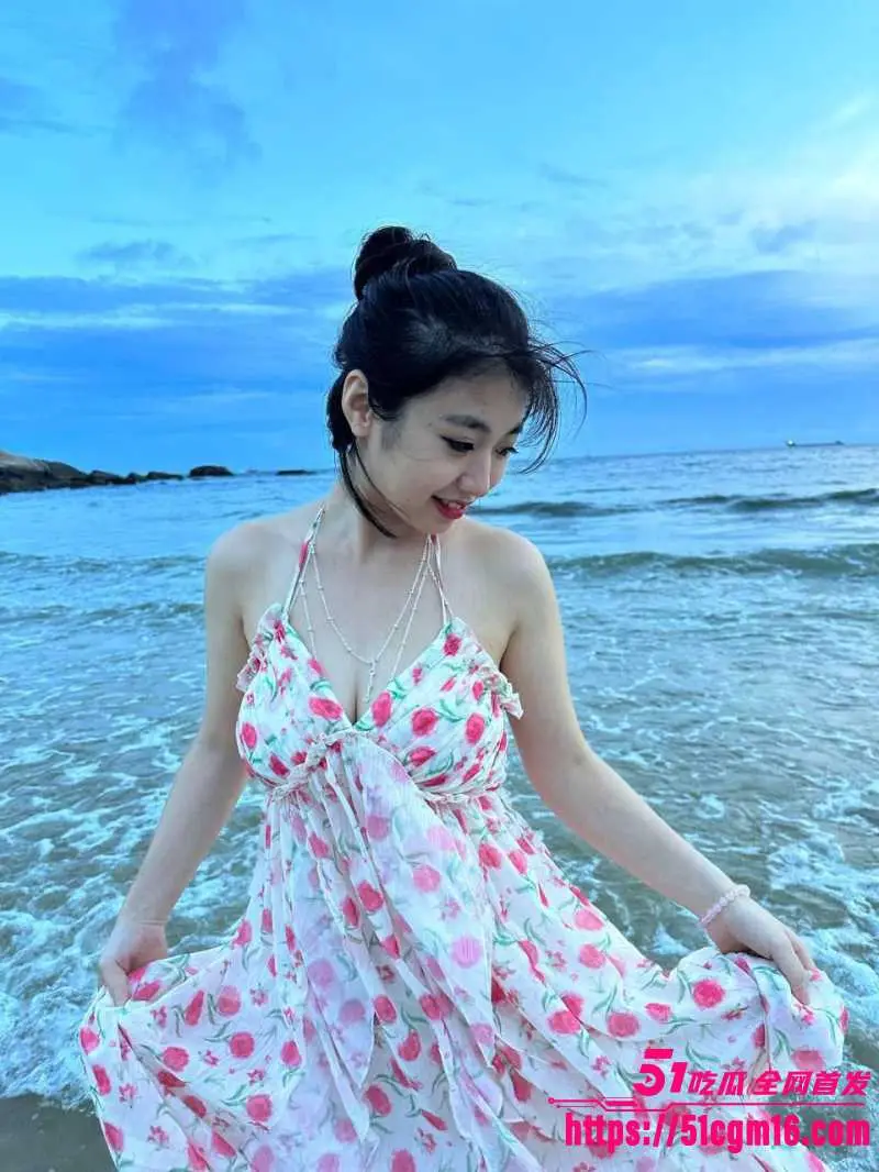 广东巨乳学生妹 张子月 为爆火公开宣言给所有野爹看身体 童颜巨乳 反差感拉满! 图1