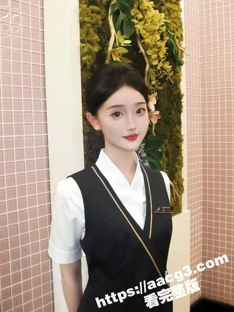 武汉职业技术学校反差婊 翟子墨 背着男友和富二代玩SM 还是现役在职南航空姐 骚破天际 图1