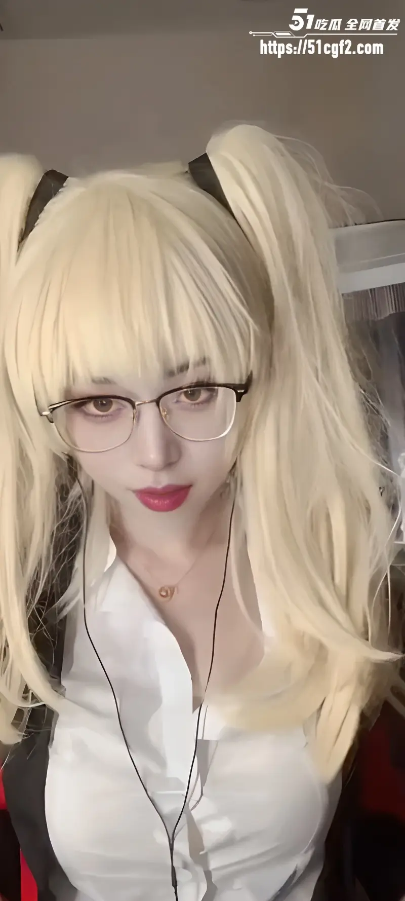 B站网红 灌注大白菜 舰长提督福利 扭腰摆臂狂舔话筒 淫骚身材直击心魂! 图3