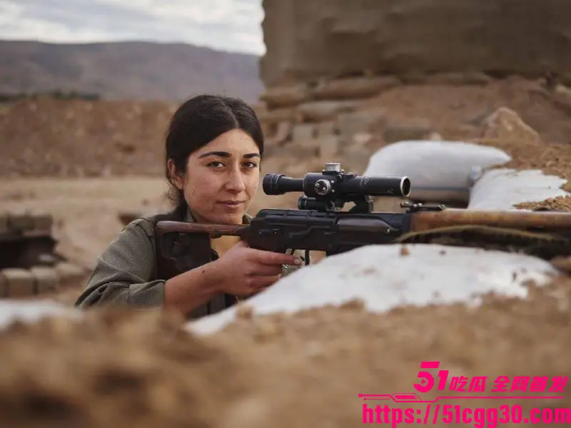 库尔德女兵让ISIS士兵闻风丧胆 踩在她们尸体上践踏羞辱视频流出 甚至对着尸体开枪 画面极度残忍! 图2