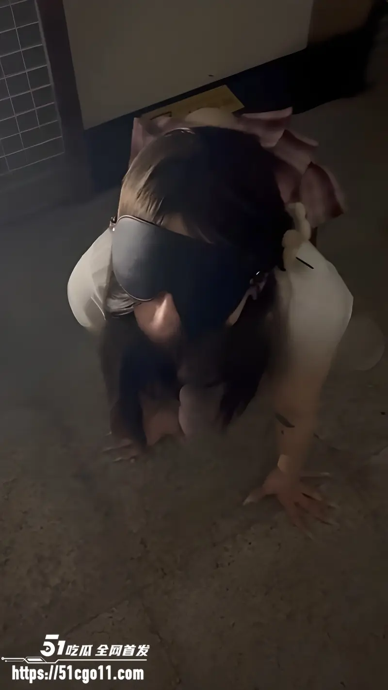巨乳骚货调教合集 毒龙舔屌口爆浓精 被SM滴蜡调教 打桩爆操沦为母狗 图2