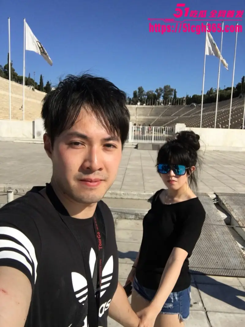 湖南反差少女 张丽华 与男友做爱视频泄漏 双指扣穴淫水四溢 口交后入女上骑乘轮番上阵! 图2