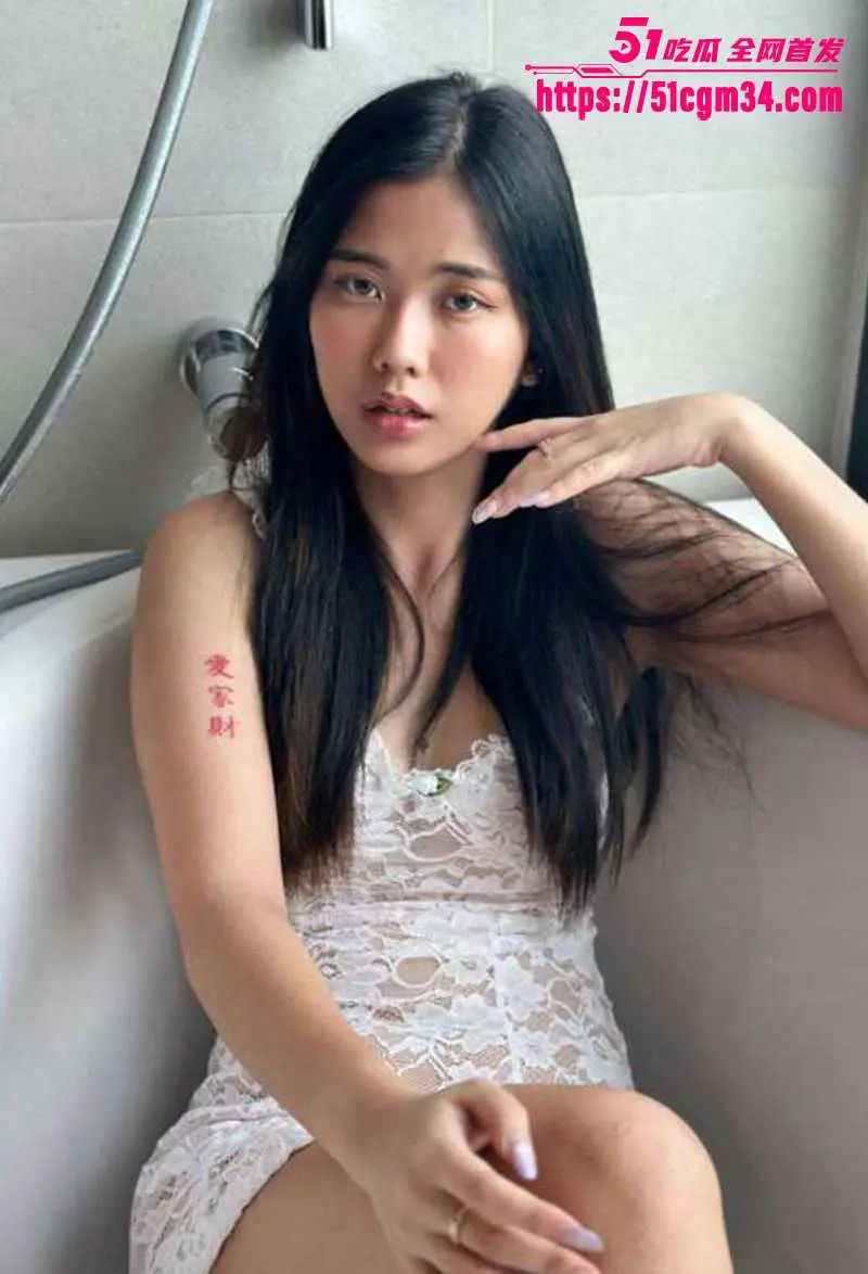 瑜伽网红 你的ice 玩私密定制 柔若女体骚姿摆尽 举腿撅臀讨好主人 图1