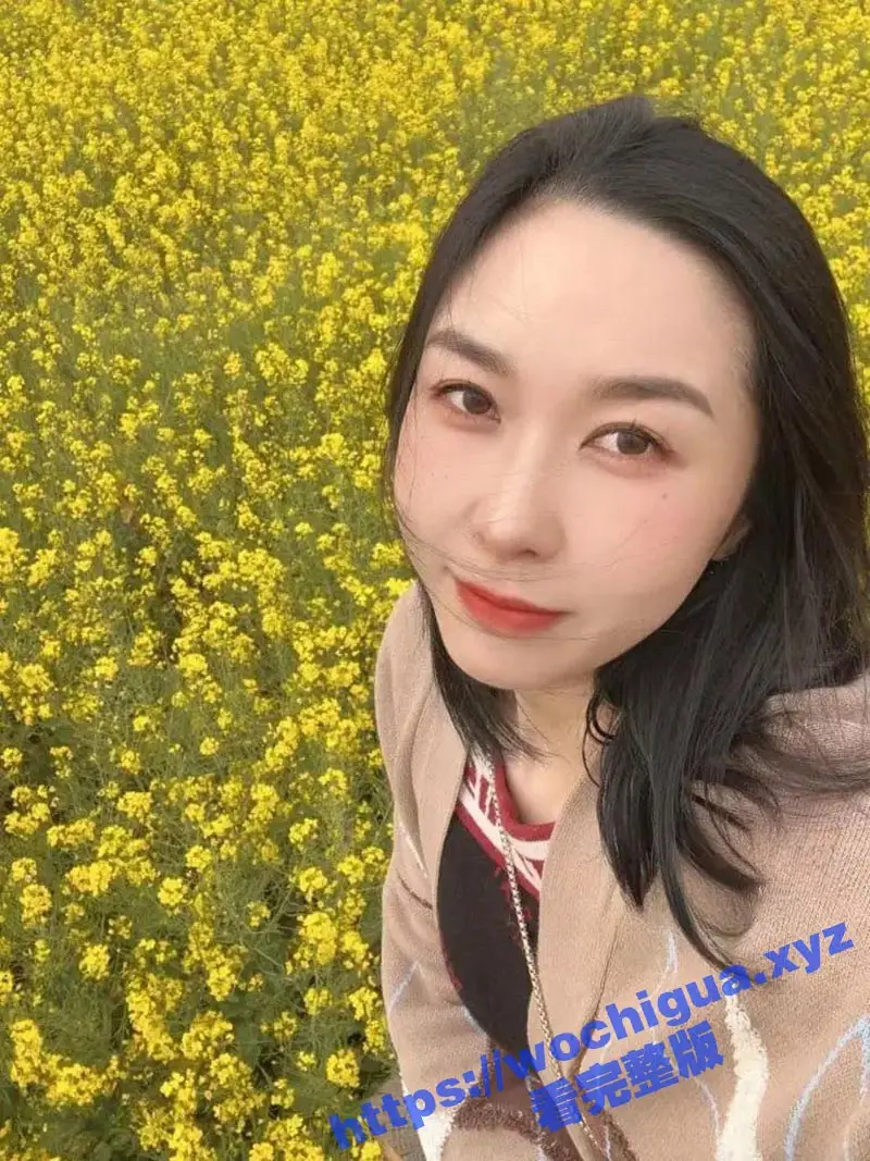 又一起老师事件!河南驻马店的中学老师 在讲台上为人师表 在床上竟是反差小母狗 被插到忘我淫叫 图1