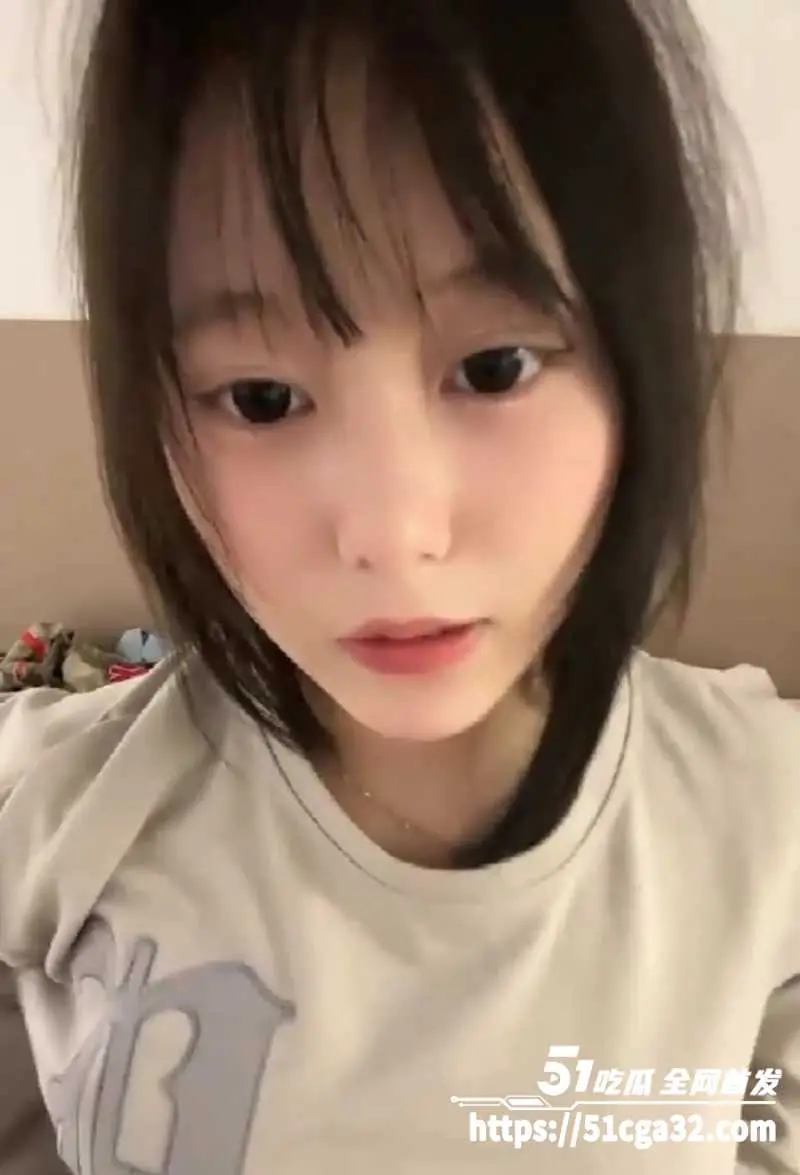抖音极品萝莉 KOUK 裸聊视频流出 与榜一大哥单聊露奶发骚 小穴超级粉嫩诱人！ 图2