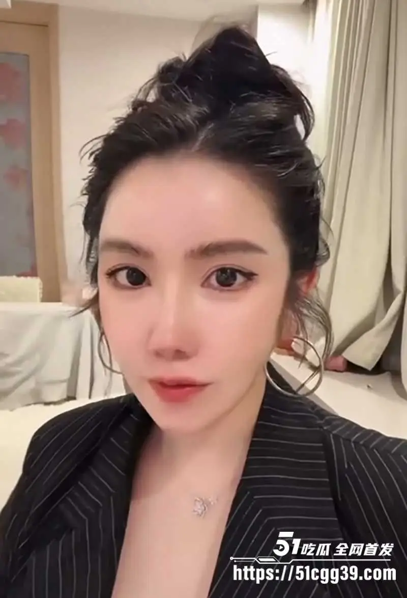 抖音最新擦边露点合集流出 各种小姐姐为流量偷露奶头美乳 少女粉嫩美妇饱满御姐冷艳 每帧都让人硬到爆炸! 图1