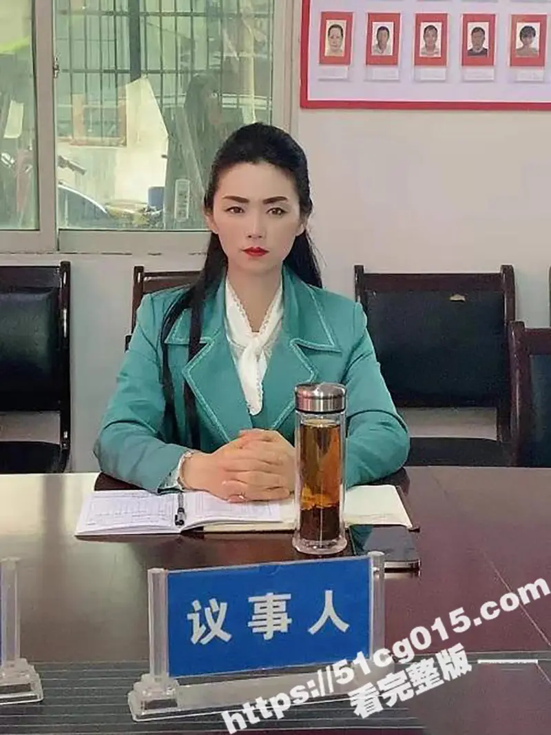 史上颜值最高的美女官员落马!江西浮梁市监局局长 李彬 被双规!偷情视频曝光 原来美女局长是靠骑上去的 图3