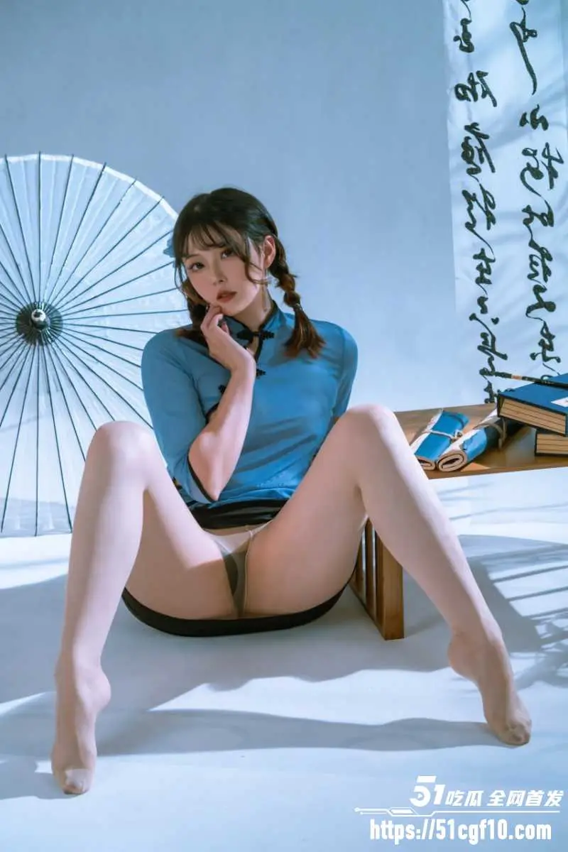 秀人网清纯尤物 Natsuko夏夏子 古风写真 乳贴丁字裤紧附娇躯 胯下秘境若隐若现! 图4