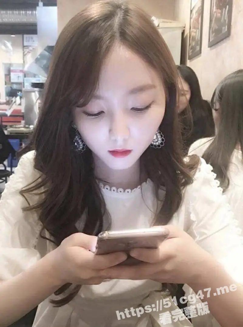 广西反差小护士 刘佳 淫荡少妇上班脱衣露出 趁休息的时候先自慰出水水给瓜友看! 图1
