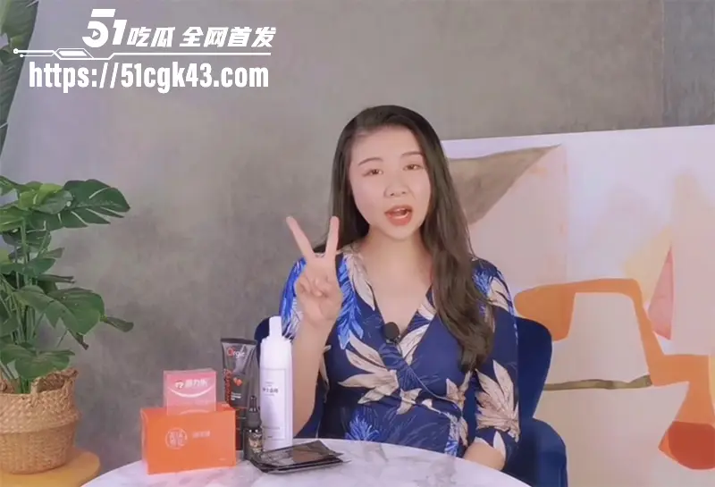 51涨知识 性爱导师 李心予 新版女子性力课视频流出 献身解析接吻多种玩法 种草莓真空吻 学完秒变性爱高手！ 图1