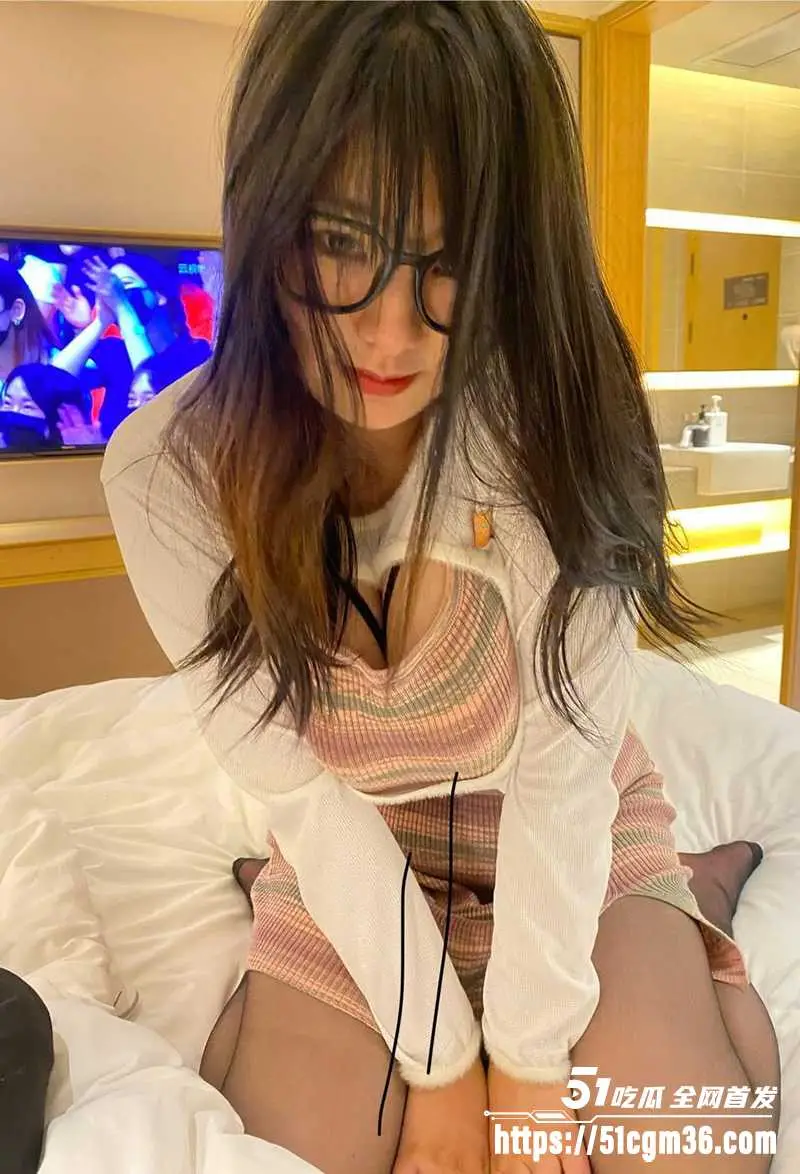 合肥绿婊 余小蕾 骗钱出轨 被男友曝光露脸私拍 抖着硕乳被操肿小穴 图4