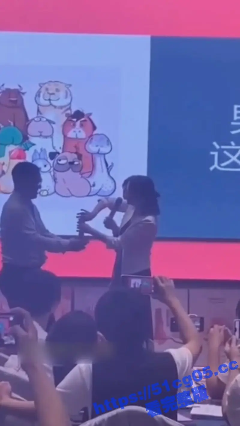 性爱小课堂开课了 美少妇展示自己的独门打飞机绝技手法 保证实战坚持不了5分钟 图1