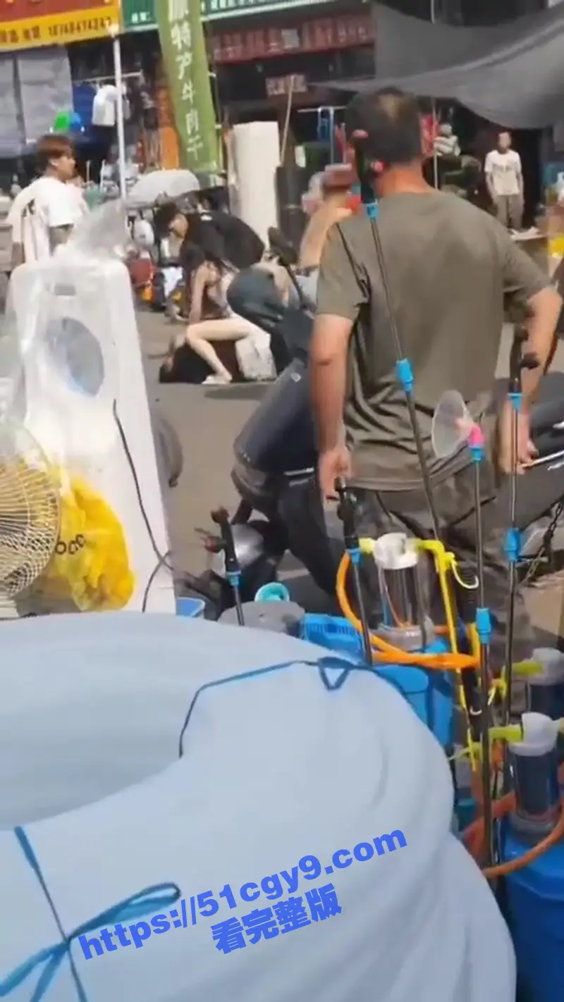玛莎拉蒂车主一VS七 被打的血肉模糊倒地不起 蓝色不死鸟也有折翼之时! 图5