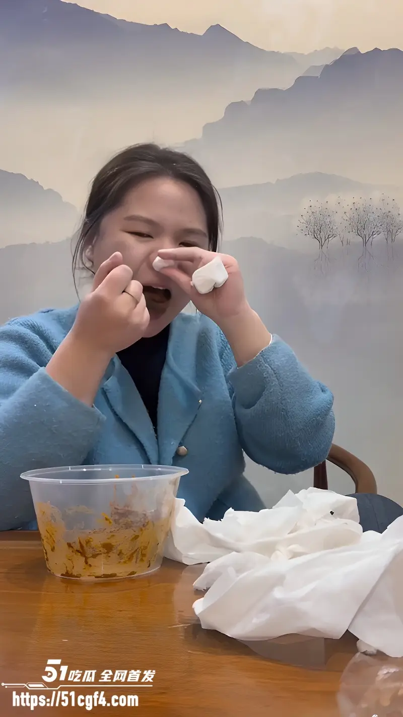 集美点男模没钱付账 竟当场吃屎抵账 重口吃播变态到极致太刺激！ 图4