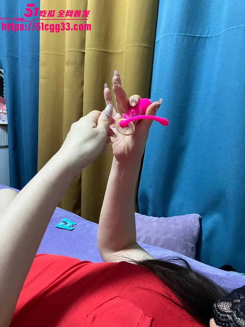 51原创爱吃饺子和嫂子 熟女嫂子边玩跳蛋边享受我的鸡巴 说像两个人一起干她一下就能高潮喷水！ 图1