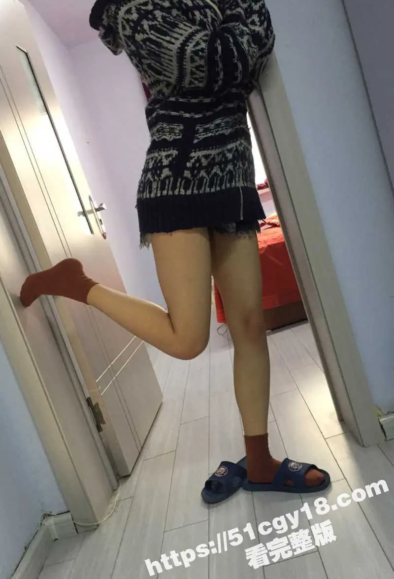 推特恋足大佬约炮超美女神 有逼不操只玩足交!玉足挑逗肉棒 踩踏呻吟不断 恋足控福音! 图7