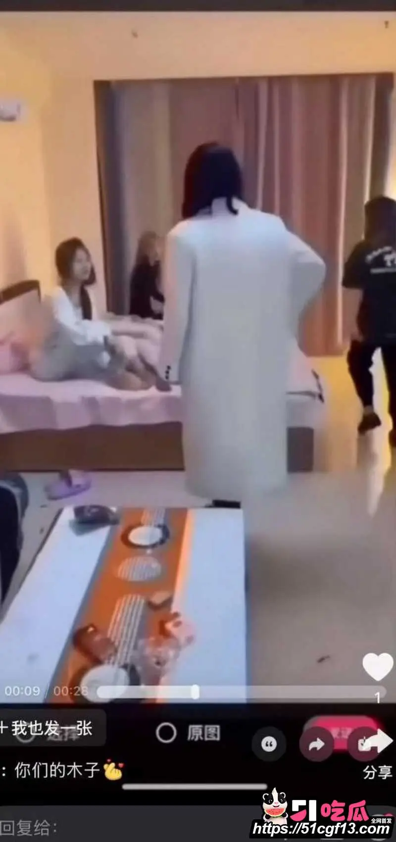 快手精神小妹 木子姥姥 早期打架视频被扒 满是剧本痕迹 吃了流量还想抹去黑历史? 图10