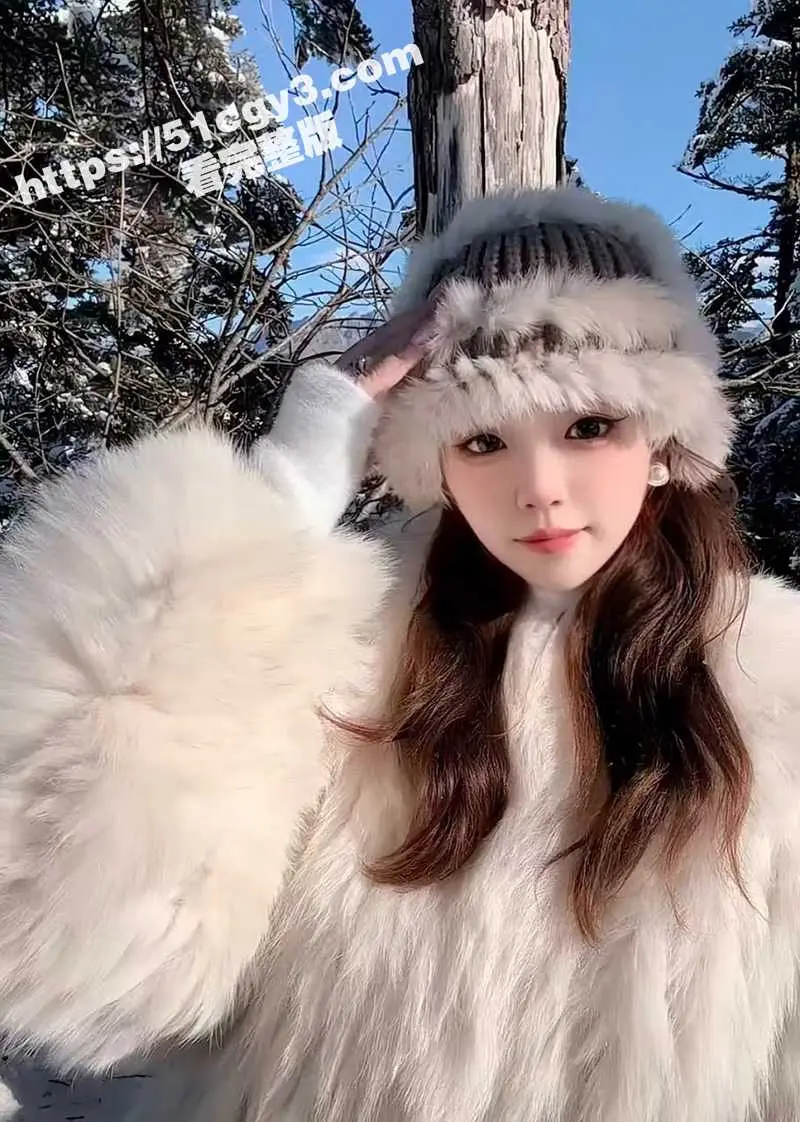 海角乱伦大神 和小嫂子的春天 小嫂子的丝袜是我撕烂的 楼道里是我干的 到家撅屁股也是我囊的! 图3