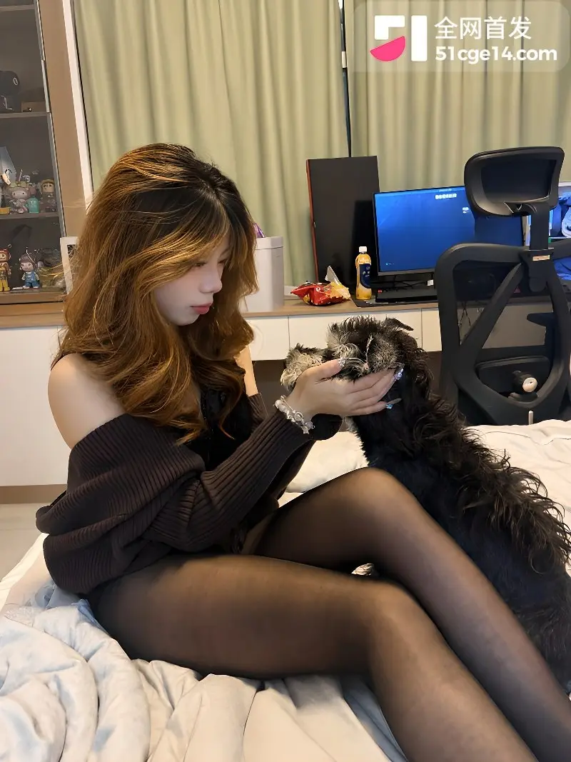 山东临沂大哥线下约啪女主播实录!车上俯身深喉大屌 下车扒下裤子就是猛攻 图1