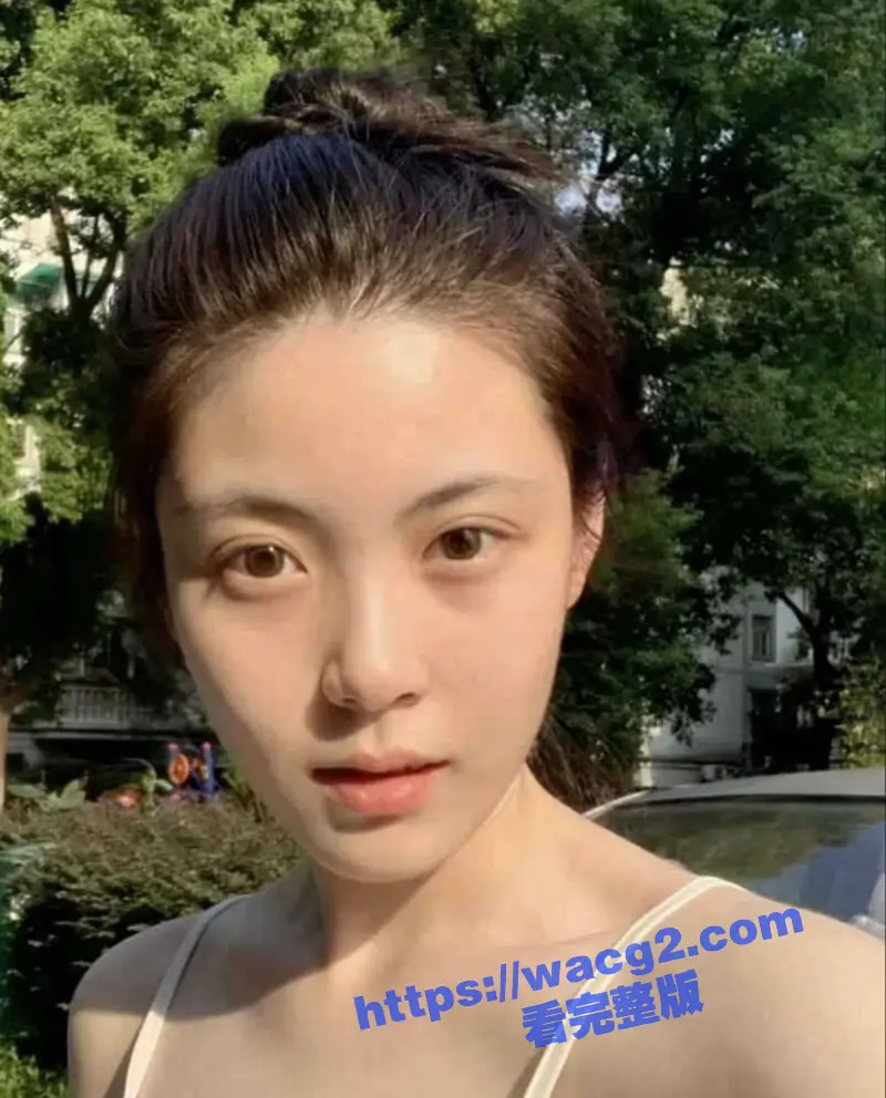 清纯可爱的大学生妹子被男友拉到酒店直接爆操抽插 强制操到高潮 妹子即爽又疼的都被操哭了!!! 图3
