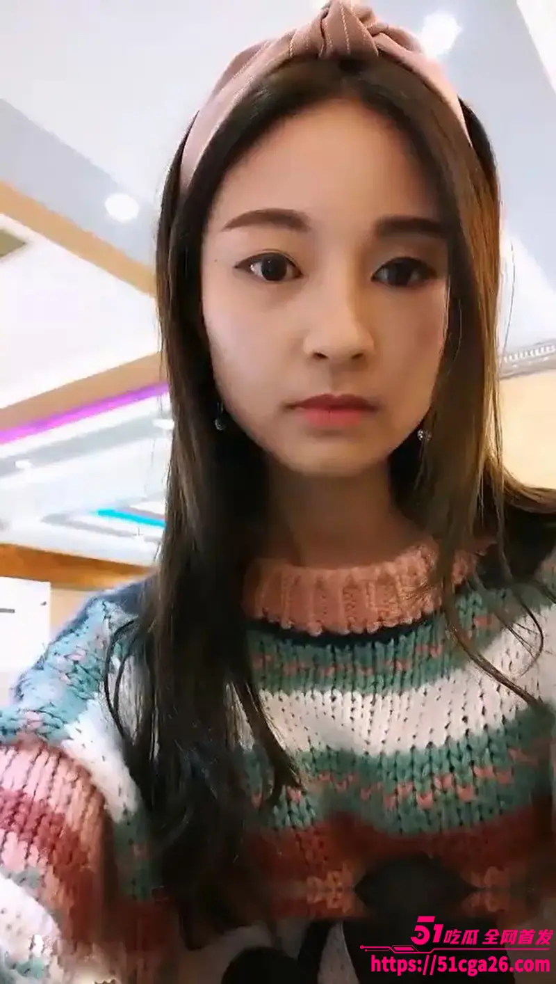 大三学生妹 桑桑 带着跳蛋主持婚礼直播 边主持边高潮震撼全场！ 图1