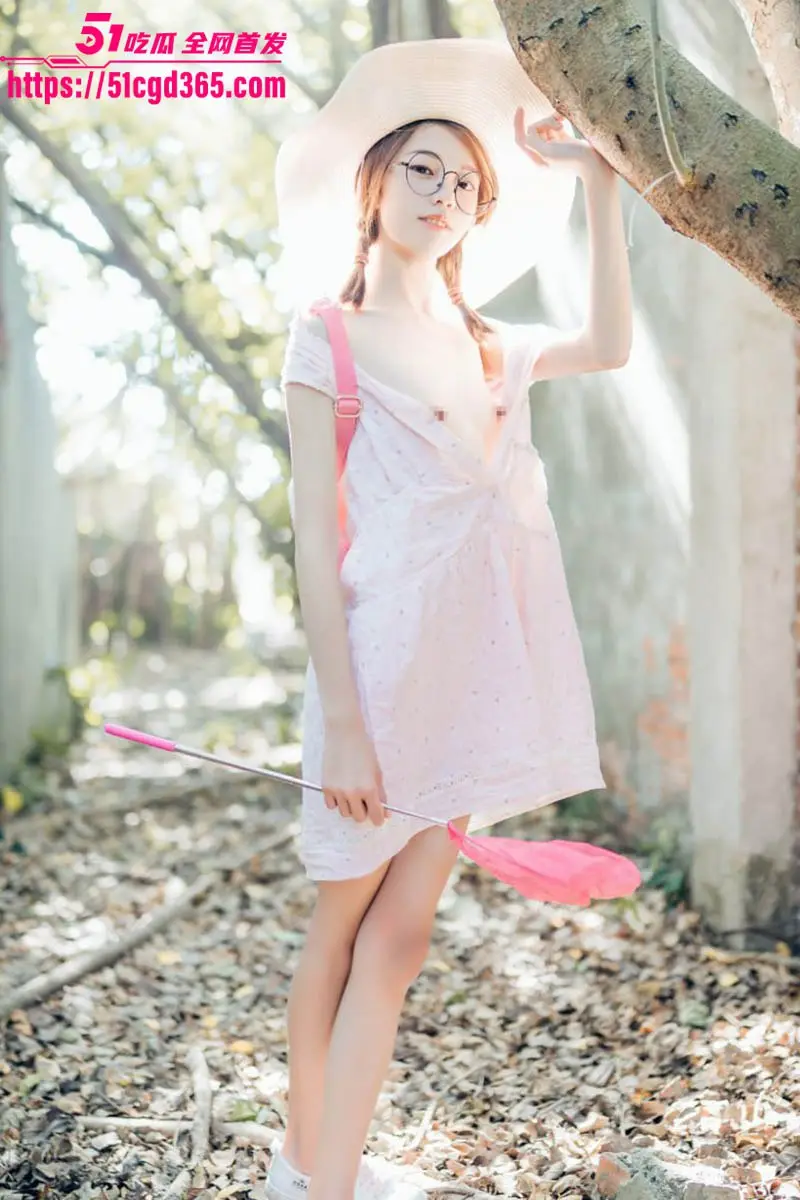 超反差双马尾萝莉 妍妍 户外大尺度写真流出 搔首弄姿曲线曼妙 邻家妹妹妹变淫娃 极品身材太撩人啦! 图1