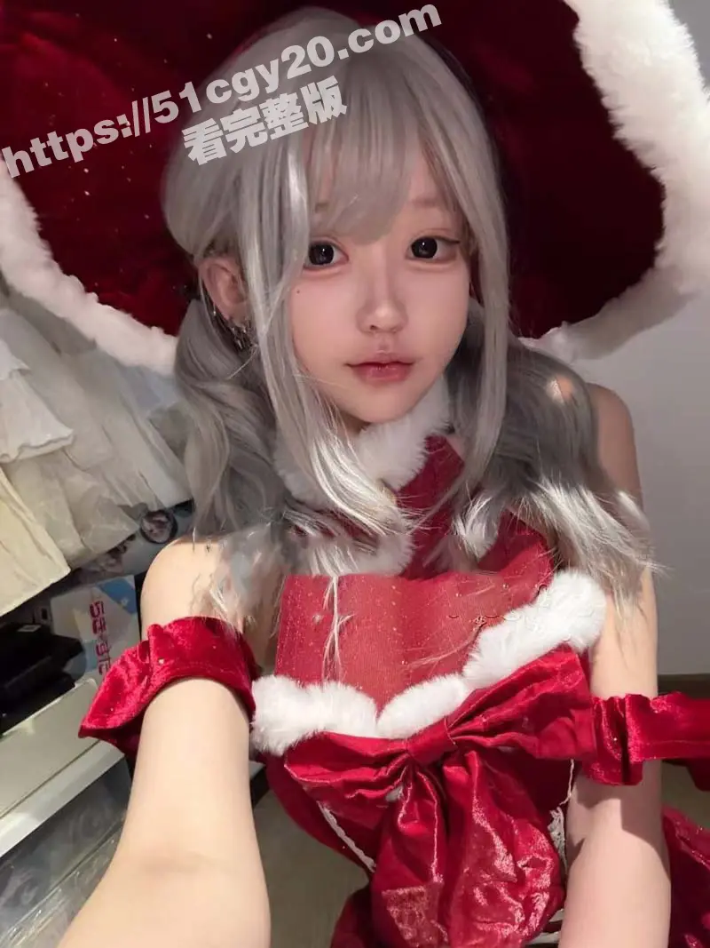 抖音12万粉小萝莉 神再佑我璐酱 绝顶反差骚鸡 福利视频重磅流出 各种cos装风骚自慰! 图6