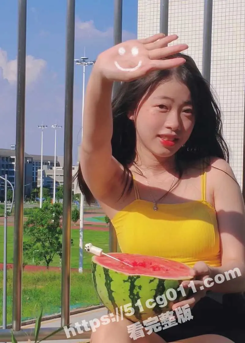 黑客破解重庆颜值萝莉大学生啪啪福利 反差母狗与男友大尺度做爱私拍全流出! 图1