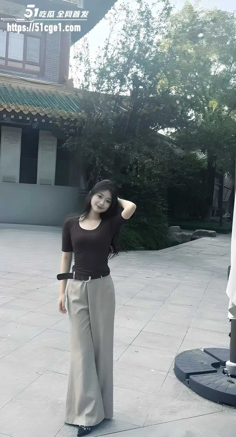 激情户外车震 饥渴辣妹车内撅臀迎合后入 被猛操到淫水狂流刺激拉满! 图1
