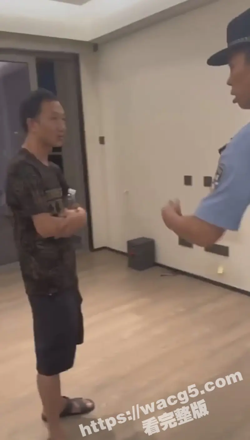 深圳再出现“提灯定损”事件 极品房东为了不退押金 专业验房师拿手电筒找茬火爆全网 图6