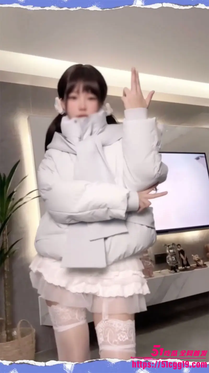 顶级福利姬 小云仙 圣诞定制裸舞狂欢 巨乳翘臀轮番换装 扭腰晃臀骚浪爆表 假屌猛插嫩穴反差诱惑! 图5