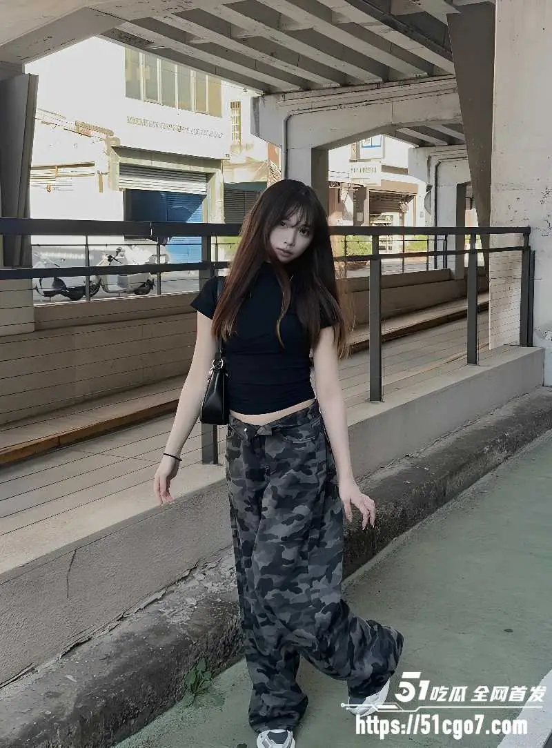 台湾逢甲大学19岁新生 芷晴 做爱私拍 反差嫩妹深喉口交 骑乘扭腰 稚嫩美乳十分吸睛 图2