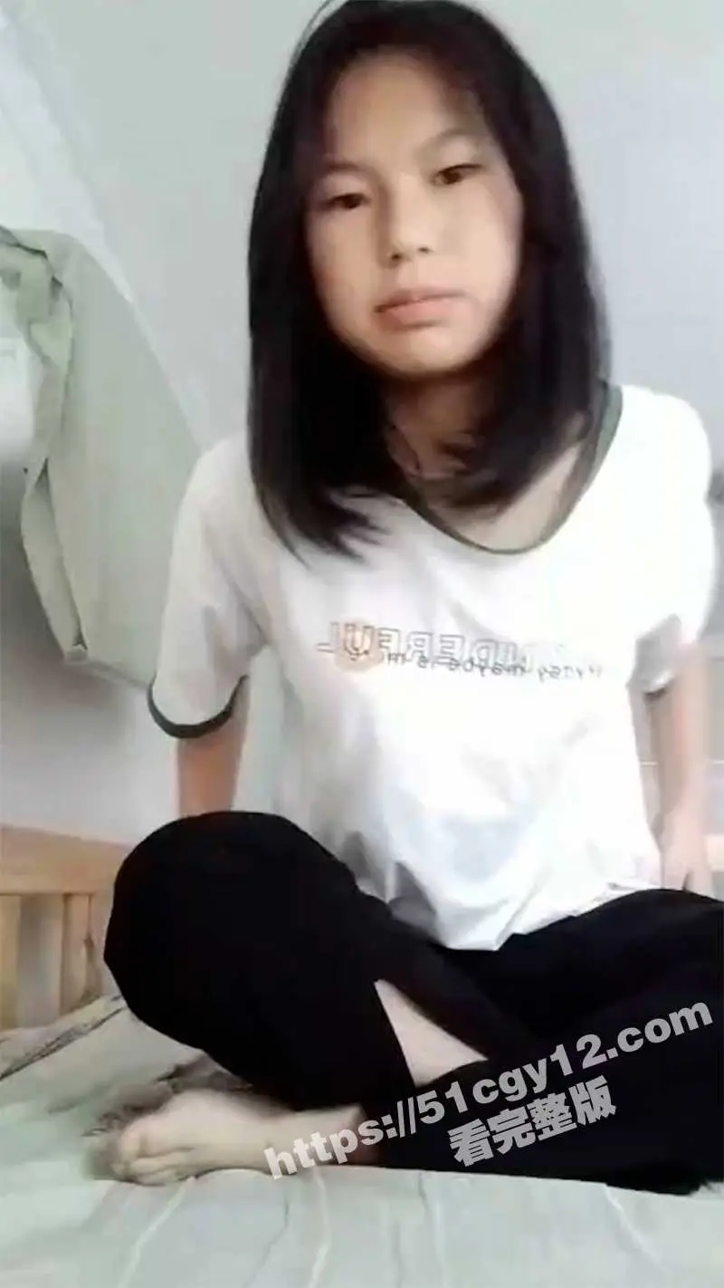 广东湛江反差女高 张若芸 逼痒难耐宿舍不关门扣逼自慰 小小年纪玩的如此的花 最后好像还被室友发现了! 图8