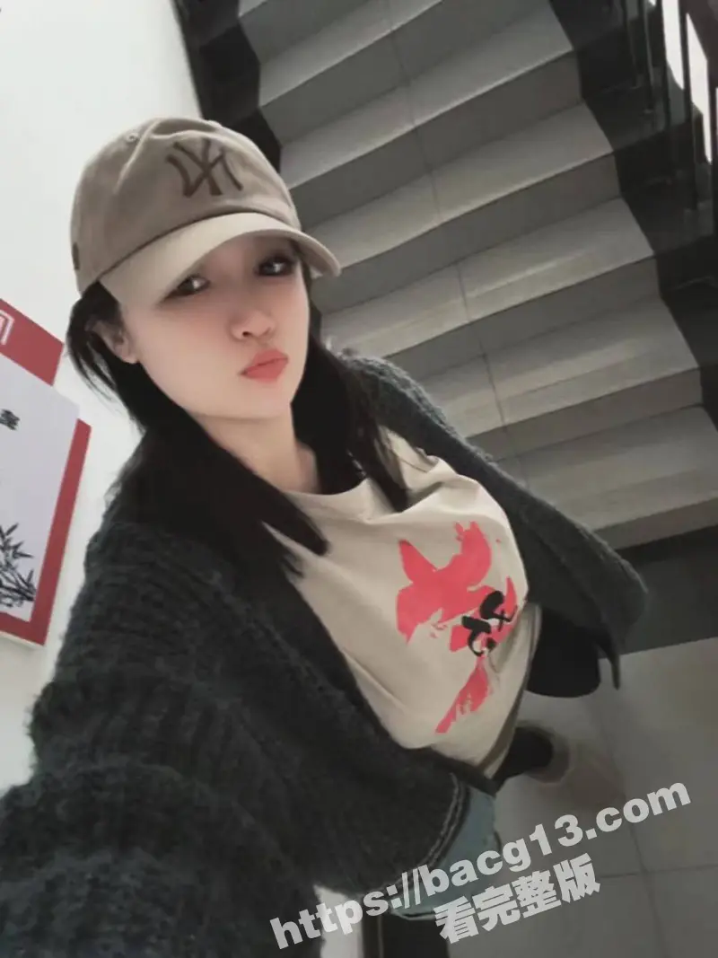独家曝光!金主一月3万包养的巨乳少妇母狗 M属性严重 每天给金主发自慰小视频 十分的淫荡 图5