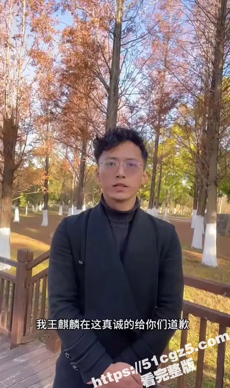 云南保山市君悦广场 渣男张麒麟有女友还当众小三表白 被原配刷视频拉横幅捉奸！ 图5