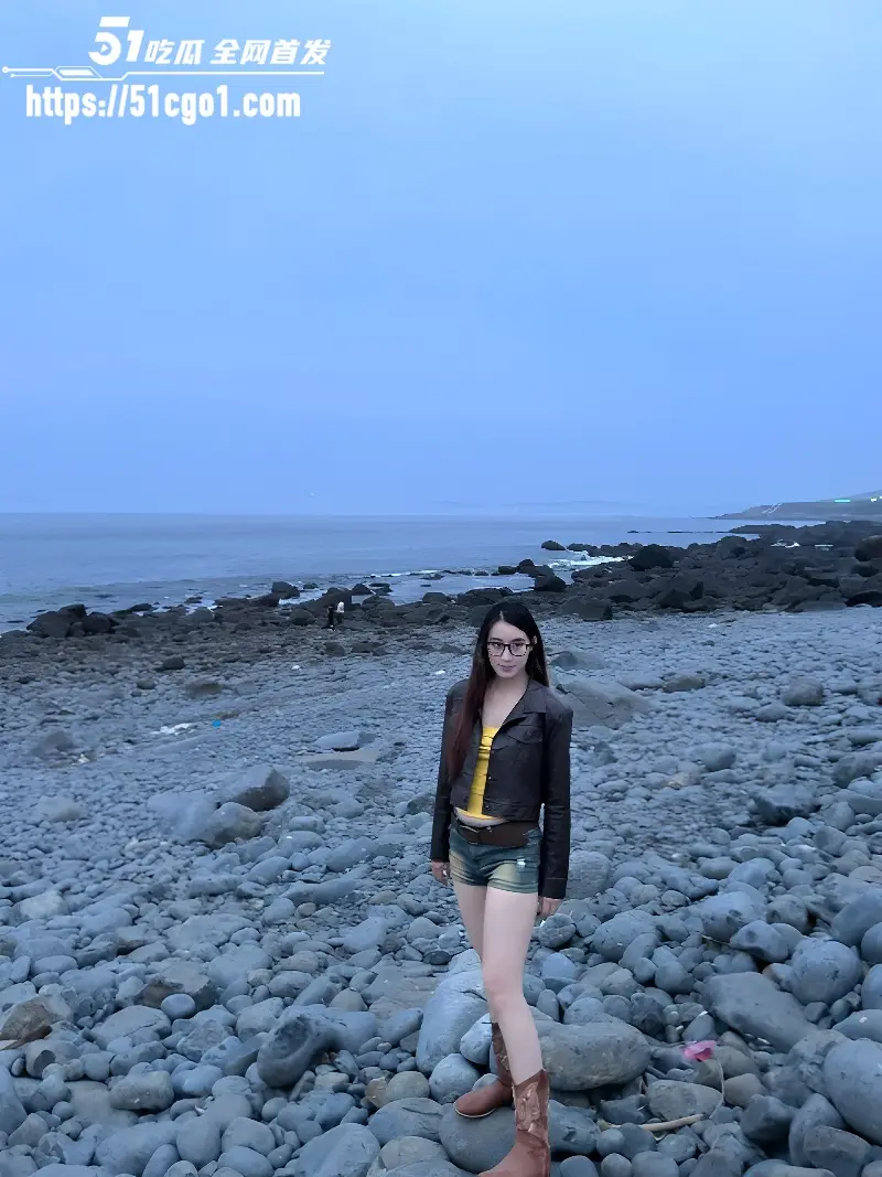 十个眼镜九个骚 江西武功山眼镜妹 赵艺欣 反差骚浪私密视频流出 太会玩了！ 图2