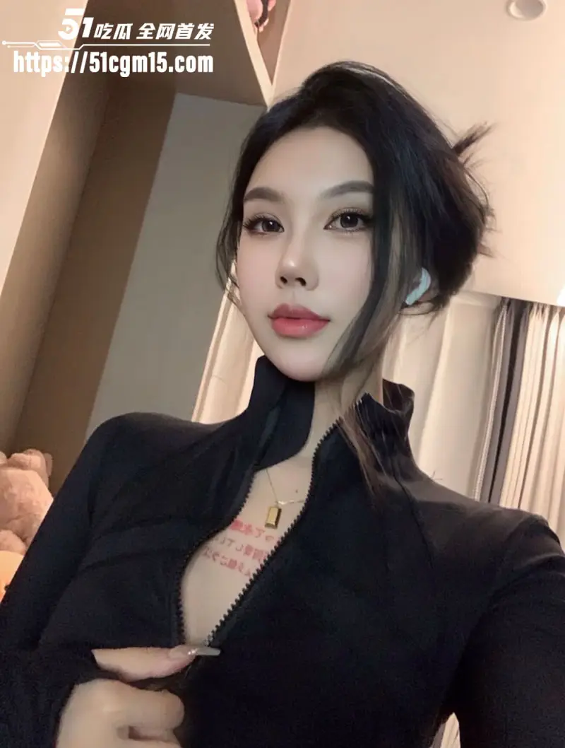 广东小主播 刘妮 跟榜一性爱视频泄漏 看似女神实则母狗 笔挺美乳一线天骚穴被大哥肆意玩弄 看得人心跳加速! 图1
