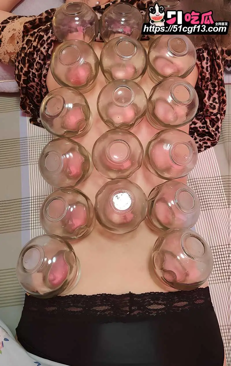 海角大神小胖的快乐生活 终于操妈成功 借着秘密武器和妈妈生日的酒精 内射成功 图3