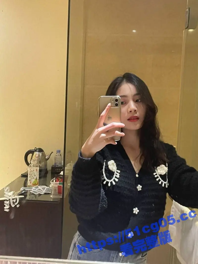 极品高颜值母狗反差婊 李彤彤 被无套狂干 白浆都被操出来了 明明很舒服却摇头喊不要呀 图2