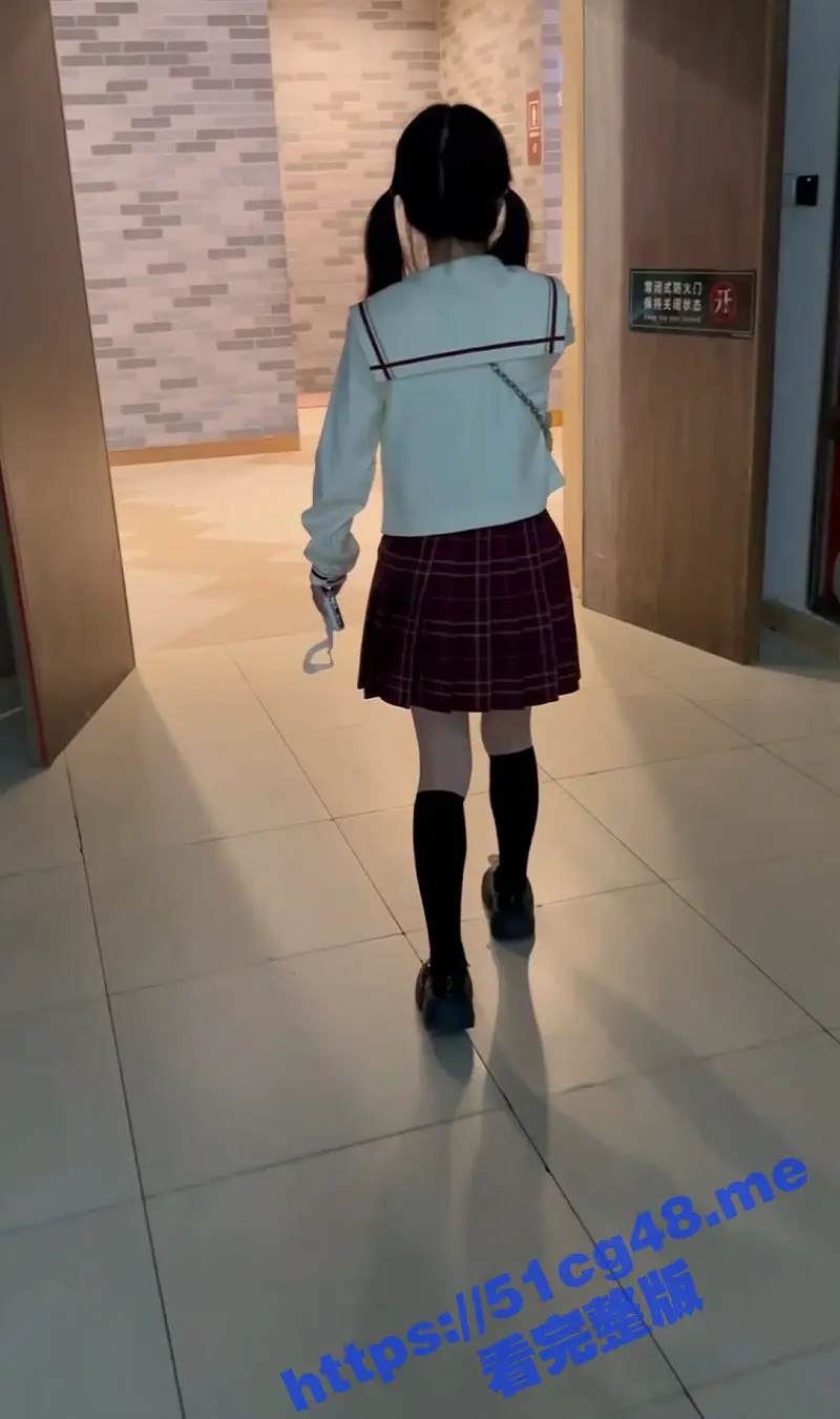 江南第一深情约炮红短裙JK小熊妹 表面看着很清纯的妹子没想到在床上这么淫荡 反差极大 图1
